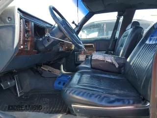 1992 Cadillac Brougham z VIN 1G6DW54E7NR707492, wystawiony jako Copart lot #79950214 z przebiegiem 263 624 mil mil oraz Tytuł czysty. Historia ofert i sprzedaży dostępna na DreamBid. Obrazek 7.