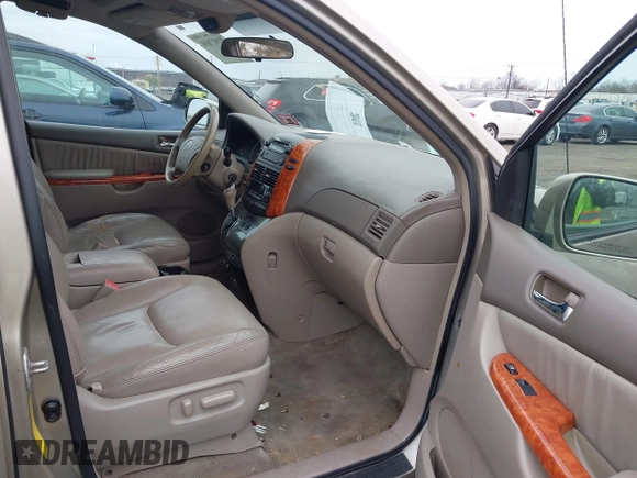 2008 Toyota Sienna XLE with VIN 5TDZK22C78S119628, listed as a IAAI auction lot 41917650 with 196,876 mi miles. Bid and sale history available at carsss.com. Image 5.