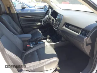 2018 Mitsubishi Outlander SE with VIN JA4AD3A36JZ061024, listed as a IAAI auction lot 42281627 with 245,456 mi miles and . Bid and sale history available at DreamBid. Image 5.