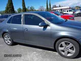 2008 Volkswagen Jetta SE with VIN 3VWRZ71K58M082108, listed as a IAAI auction lot 41799324 with 184,055 mi miles and . Bid and sale history available at DreamBid. Image 13.