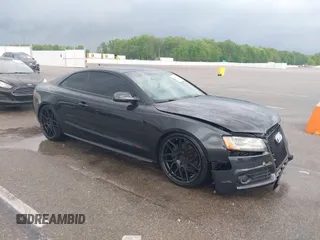 2011 Audi S5 Premium Plus z VIN WAUCVAFR6BA068887, wystawiony jako IAAI lot #42158701 z przebiegiem 108 973 mil mil oraz . Historia ofert i sprzedaży dostępna na DreamBid. Obrazek 1.