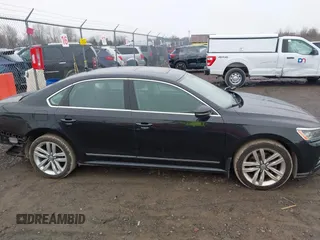 2017 Volkswagen Passat SE z VIN 1VWGT7A30HC031442, wystawiony jako IAAI lot #42008142 z przebiegiem 171 069 mil mil oraz . Historia ofert i sprzedaży dostępna na DreamBid. Obrazek 14.