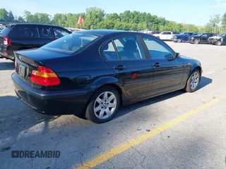 2003 BMW 3 Series 325i z VIN WBAEV33433KL83025, wystawiony jako IAAI lot #42392152 z przebiegiem 170 670 mil mil oraz . Historia ofert i sprzedaży dostępna na DreamBid. Obrazek 4.