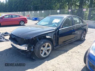 2015 BMW 3 Series 328i xDrive z VIN WBA3B5C52FF962217, wystawiony jako IAAI lot #42381116 z przebiegiem 72 777 mil mil oraz . Historia ofert i sprzedaży dostępna na DreamBid. Obrazek 18.
