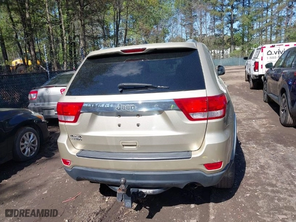 2011 Jeep Grand Cherokee Laredo with VIN 1J4RR4GG8BC590094, listed as a IAAI auction lot 41990149 with 178,510 mi miles. Bid and sale history available at carsss.com. Image 16.