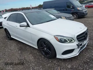 2015 Mercedes-Benz E-Class E 350 Luxury with VIN WDDHF8JB7FB163506, listed as a IAAI auction lot 40734709 with 87,059 mi miles. Bid and sale history available at carsss.com. Image 1.