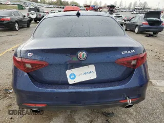 2018 Alfa Romeo Giulia Ti Lusso z VIN ZARFAEEN6J7565537, wystawiony jako Copart lot #49831095 z przebiegiem 71 881 mil mil oraz Szkoda całkowita • Salvage title. Historia ofert i sprzedaży dostępna na DreamBid. Obrazek 6.