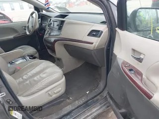 2012 Toyota Sienna XLE AAS with VIN 5TDYK3DCXCS206978, listed as a IAAI auction lot 41374061 with 307,827 mi miles and . Bid and sale history available at DreamBid. Image 5.