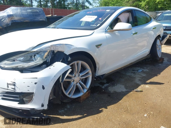 2013 Tesla Model S z VIN 5YJSA1CN6DFP21076, wystawiony jako IAAI lot #41984834 z przebiegiem 154 662 mil mil oraz . Historia ofert i sprzedaży dostępna na DreamBid. Obrazek 20.