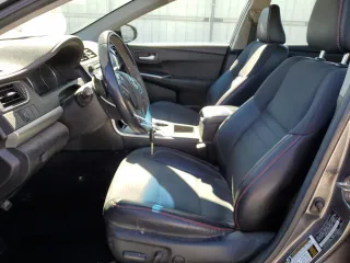 2017 Toyota Camry XLE z VIN 4T1BF1FKXHU396640, wystawiony jako Copart lot #50572475 z przebiegiem 115 338 mil mil oraz Szkoda całkowita • Salvage title. Historia ofert i sprzedaży dostępna na DreamBid. Obrazek 7.