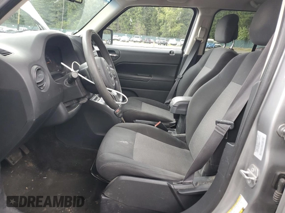 2015 Jeep Patriot Altitude z VIN 1C4NJRBB3FD426238, wystawiony jako Copart lot #58094965 z przebiegiem 107 969 mil mil oraz Szkoda całkowita • Salvage title. Historia ofert i sprzedaży dostępna na DreamBid. Obrazek 7.