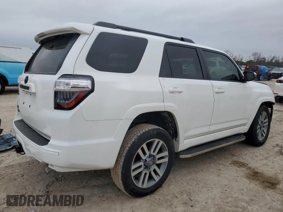 2022 Toyota 4Runner TRD Sport with VIN JTEAU5JR8N5275849, listed as a Copart auction lot 44890675 with 32,585 mi miles and Clean title. Bid and sale history available at DreamBid. Image 3.