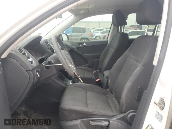 2017 Volkswagen Tiguan S с VIN WVGAV7AX6HK045546, выставлен на аукционе Copart как лот 46184035 с пробегом 127 301 миль миль и Чистый • Clean title. История ставок и продаж доступна на DreamBid. Изображение 7.