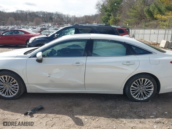 2022 Toyota Avalon Hybrid Limited with VIN 4T1DA1AB1NU013114, listed as a IAAI auction lot 42022922 with 30,686 mi miles. Bid and sale history available at carsss.com. Image 14.