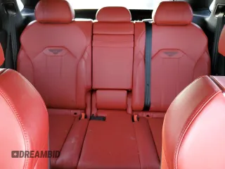 2021 Bentley Bentayga V8 z VIN SJAAM2ZV6MC033822, wystawiony jako Copart lot #60594003 z przebiegiem Nie podano mil oraz . Historia ofert i sprzedaży dostępna na DreamBid. Obrazek 10.