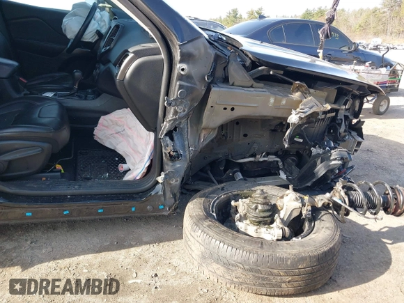 2019 Jeep Cherokee Latitude Plus with VIN 1C4PJMLB7KD311789, listed as a IAAI auction lot 41932802 with 75,186 mi miles and . Bid and sale history available at DreamBid. Image 6.