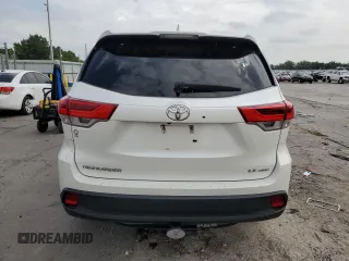 2017 Toyota Highlander LE with VIN 5TDBZRFH1HS482941, listed as a Copart auction lot 61963245 with 92,316 mi miles and Salvage title. Bid and sale history available at DreamBid. Image 6.
