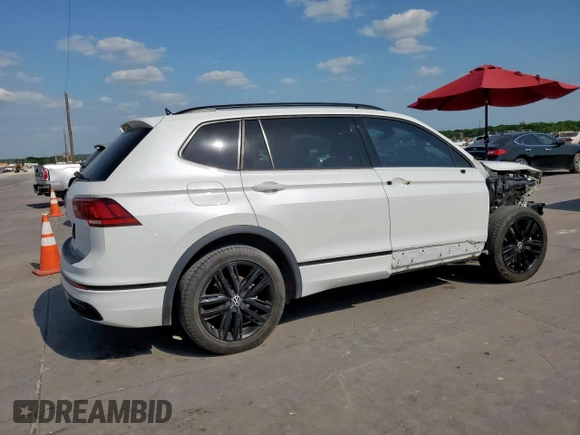2022 Volkswagen Tiguan SE R-Line Black z VIN 3VVCB7AX0NM161028, wystawiony jako Copart lot #52976305 z przebiegiem 21 938 mil mil oraz Szkoda całkowita • Salvage title. Historia ofert i sprzedaży dostępna na DreamBid. Obrazek 3.