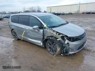 2020 Chrysler Pacifica Touring with VIN 2C4RC1FG0LR145431, listed as a IAAI auction lot 41191871 with 69,846 mi miles. Bid and sale history available at carsss.com. Image 1.