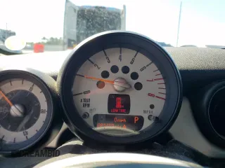2014 MINI Convertible z VIN WMWZN3C58ET861186, wystawiony jako Copart lot #50585755 z przebiegiem 81 459 mil mil oraz Szkoda całkowita • Salvage title. Historia ofert i sprzedaży dostępna na DreamBid. Obrazek 9.