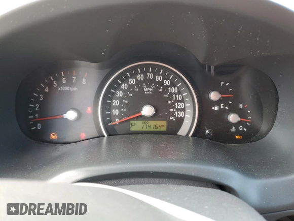 2010 Kia Sedona LX with VIN KNDMG4C38A6341851, listed as a Copart auction lot 72227594 with 174,164 mi miles and Salvage Title. Bid and sale history available at carsss.com. Image 9.
