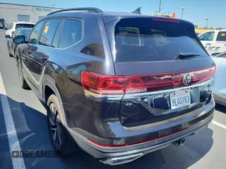 2024 Volkswagen Atlas SE with VIN 1V2HR2CA7RC565297, listed as a IAAI auction lot 42844488 with 24,398 mi miles and . Bid and sale history available at DreamBid. Image 43.