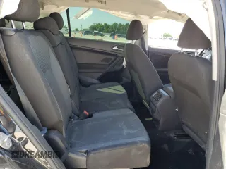 2018 Volkswagen Tiguan S z VIN 3VV1B7AX6JM147216, wystawiony jako Copart lot #52449345 z przebiegiem Nie podano mil oraz Szkoda całkowita • Salvage title. Historia ofert i sprzedaży dostępna na DreamBid. Obrazek 10.