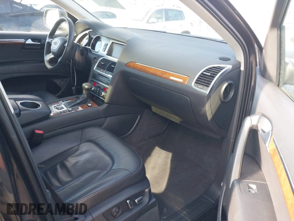 2014 Audi Q7 Premium Plus z VIN WA1LMAFE7ED012604, wystawiony jako IAAI lot #41526909 z przebiegiem 102 187 mil mil oraz . Historia ofert i sprzedaży dostępna na DreamBid. Obrazek 5.