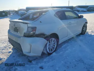 2015 Scion tC z VIN JTKJF5C76F3089615, wystawiony jako IAAI lot #41450719 z przebiegiem 133 559 mil mil oraz . Historia ofert i sprzedaży dostępna na DreamBid. Obrazek 4.