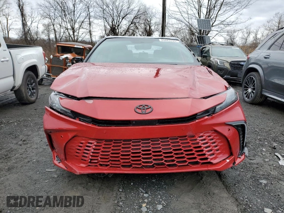 2025 Toyota Camry LE z VIN 4T1DBADK7SU010111, wystawiony jako Copart lot #49483295 z przebiegiem 2 765 mil mil oraz Szkoda całkowita • Salvage title. Historia ofert i sprzedaży dostępna na DreamBid. Obrazek 5.