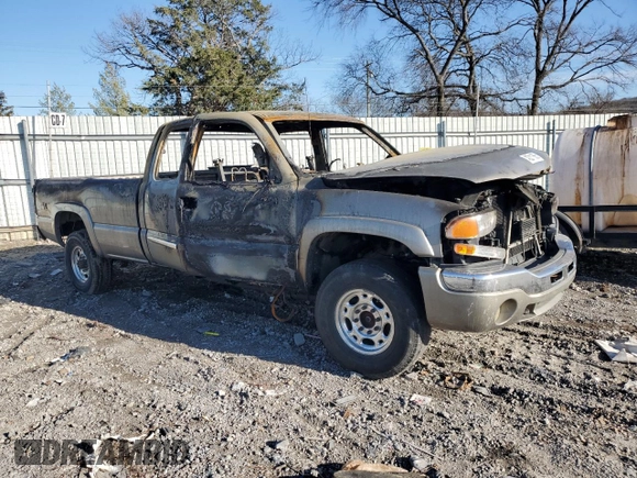 2003 GMC Sierra 2500HD SLE z VIN 1GTHK29U33E101443, wystawiony jako Copart lot #43311685 z przebiegiem Nie podano mil oraz Nie do naprawy • Non repairable. Historia ofert i sprzedaży dostępna na DreamBid. Obrazek 4.