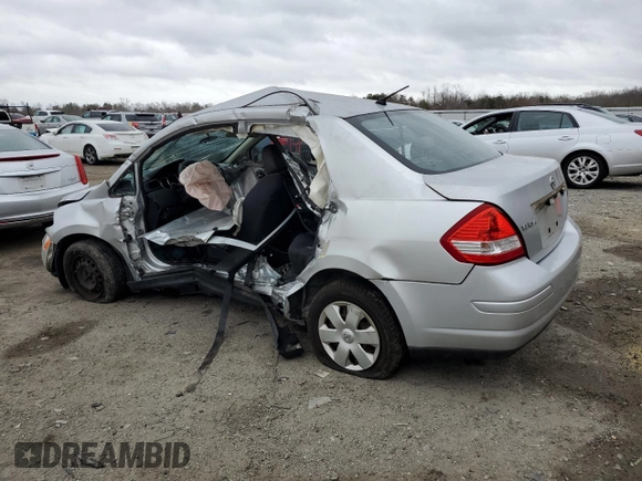 2009 Nissan Versa 1.6 z VIN 3N1CC11E49L492412, wystawiony jako Copart lot #47807175 z przebiegiem Nie podano mil oraz Szkoda całkowita • Salvage title. Historia ofert i sprzedaży dostępna na DreamBid. Obrazek 2.
