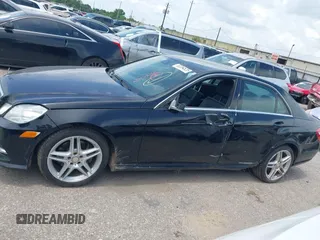 2013 Mercedes-Benz E 350 Luxury z VIN WDDHF5KB8DA727907, wystawiony jako IAAI lot #42476164 z przebiegiem 195 140 mil mil oraz . Historia ofert i sprzedaży dostępna na DreamBid. Obrazek 14.