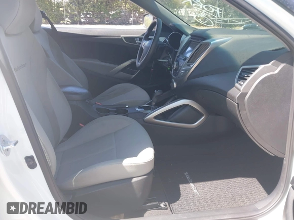 2013 Hyundai Veloster w/Black Int z VIN KMHTC6AD5DU160412, wystawiony jako IAAI lot #42202550 z przebiegiem 131 520 mil mil oraz . Historia ofert i sprzedaży dostępna na DreamBid. Obrazek 5.