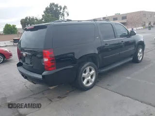 2008 Chevrolet Suburban LTZ z VIN 3GNFK16Y28G186226, wystawiony jako IAAI lot #42460005 z przebiegiem 218 041 mil mil oraz . Historia ofert i sprzedaży dostępna na DreamBid. Obrazek 4.