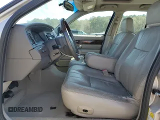 2008 Mercury Grand Marquis z VIN 2MHHM75VX8X604576, wystawiony jako Copart lot #49605405 z przebiegiem 142 553 mil mil oraz Szkoda całkowita • Salvage title. Historia ofert i sprzedaży dostępna na DreamBid. Obrazek 7.