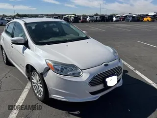 2014 Ford Focus Electric z VIN 1FADP3R41EL306186, wystawiony jako Copart lot #78071714 z przebiegiem 46 632 mil mil oraz Czysty tytuł • Clean title. Historia ofert i sprzedaży dostępna na DreamBid. Obrazek 1.