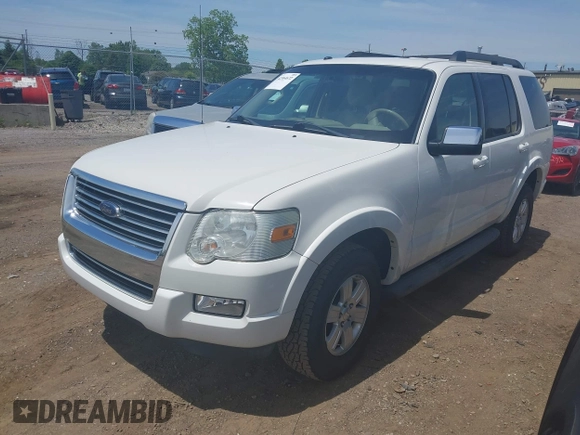 2010 Ford Explorer z VIN 1FMEU7D88AUB13090, wystawiony jako IAAI lot #42364672 z przebiegiem 158 973 mil mil oraz . Historia ofert i sprzedaży dostępna na DreamBid. Obrazek 2.