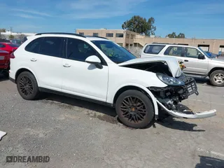 2017 Porsche Cayenne with VIN WP1AA2A28HKA87514, listed as a IAAI auction lot 41883554 with 161,593 mi miles. Bid and sale history available at carsss.com. Image 1.