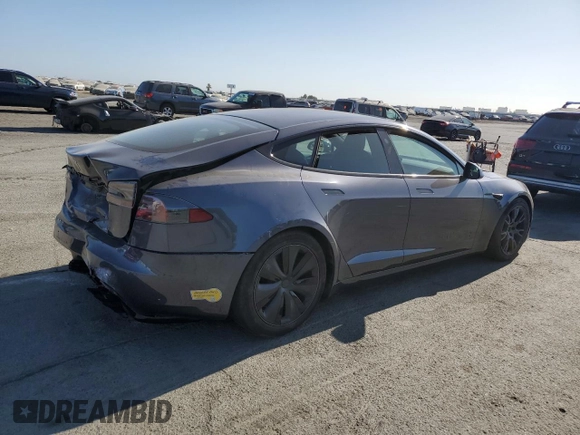 2022 Tesla Model S z VIN 5YJSA1E53NF462884, wystawiony jako Copart lot #62701915 z przebiegiem Nie podano mil oraz Szkoda całkowita • Salvage title. Historia ofert i sprzedaży dostępna na DreamBid. Obrazek 3.