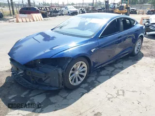 2017 Tesla Model S 100D z VIN 5YJSA1E20HF208771, wystawiony jako IAAI lot #42111317 z przebiegiem 81 919 mil mil oraz . Historia ofert i sprzedaży dostępna na DreamBid. Obrazek 23.