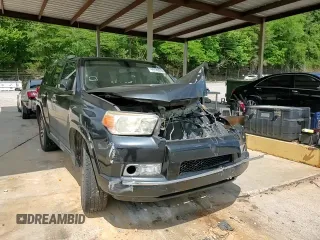 2010 Toyota 4Runner SR5 z VIN JTEZU5JR8A5000530, wystawiony jako Copart lot #55772475 z przebiegiem Nie podano mil oraz Szkoda całkowita • Salvage title. Historia ofert i sprzedaży dostępna na DreamBid. Obrazek 13.