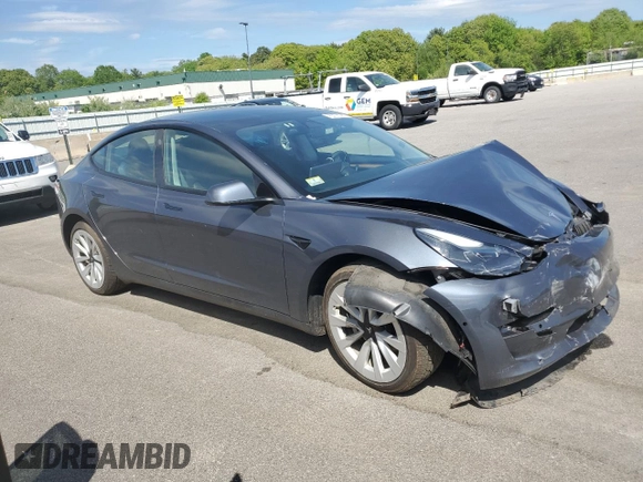 2022 Tesla Model 3 z VIN 5YJ3E1EA9NF371236, wystawiony jako Copart lot #56583855 z przebiegiem 58 162 mil mil oraz Szkoda całkowita • Salvage title. Historia ofert i sprzedaży dostępna na DreamBid. Obrazek 4.