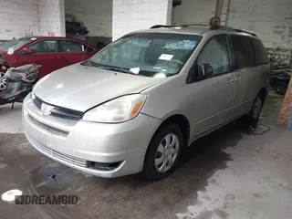 2005 Toyota Sienna CE with VIN 5TDZA23C15S233010, listed as a IAAI auction lot 41872151 with 999,999 mi miles. Bid and sale history available at carsss.com. Image 2.