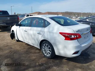 2018 Nissan Sentra SV z VIN 3N1AB7AP3JL658003, wystawiony jako IAAI lot #42115326 z przebiegiem 50 312 mil mil oraz . Historia ofert i sprzedaży dostępna na DreamBid. Obrazek 3.