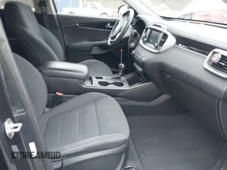 2017 Kia Sorento LX with VIN 5XYPGDA33HG333647, listed as a IAAI auction lot 41684357 with 93,841 mi miles. Bid and sale history available at carsss.com. Image 5.