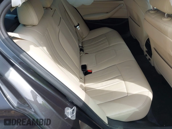 2019 BMW 5 Series 530i z VIN WBAJA5C52KBX87768, wystawiony jako IAAI lot #42029678 z przebiegiem 102 448 mil mil oraz . Historia ofert i sprzedaży dostępna na DreamBid. Obrazek 8.