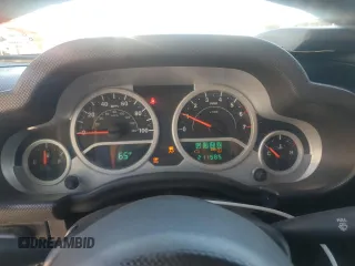 2010 Jeep Wrangler Sahara z VIN 1J4AA5D10AL204437, wystawiony jako Copart lot #50743665 z przebiegiem 211 585 mil mil oraz Szkoda całkowita • Salvage title. Historia ofert i sprzedaży dostępna na DreamBid. Obrazek 9.