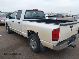 2006 Dodge 1500 SLT z VIN 1D7HU18286S686472, wystawiony jako IAAI lot #42395263 z przebiegiem 196 124 mil mil oraz . Historia ofert i sprzedaży dostępna na DreamBid. Obrazek 6.