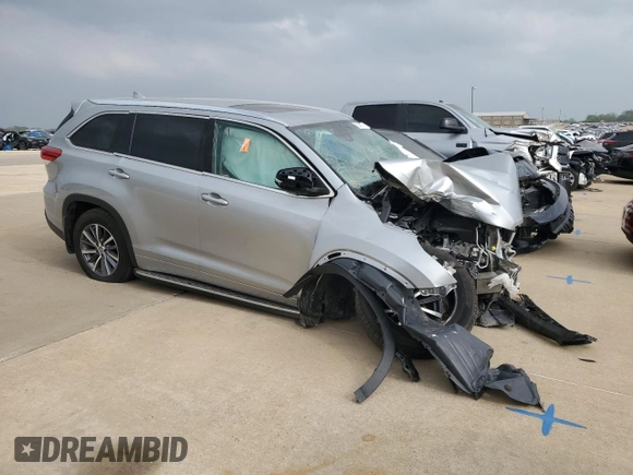 2018 Toyota Highlander SE with VIN 5TDKZRFH9JS280273, listed as a Copart auction lot 51214975 with Not provided miles and Salvage title. Bid and sale history available at DreamBid. Image 4.